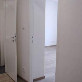 Foto inzerátu REZERVACE - Pronájem 1+kk OV-Poruba, ul. Porubská (34 m2, rekonstruováno, balkon)