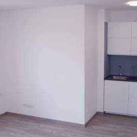 Foto inzerátu REZERVACE - Pronájem 1+kk OV-Poruba, ul. Porubská (34 m2, rekonstruováno, balkon)
