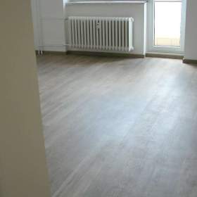 Foto inzerátu REZERVACE - Pronájem 1+kk OV-Poruba, ul. Porubská (34 m2, rekonstruováno, balkon)