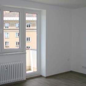 Foto inzerátu REZERVACE - Pronájem 1+kk OV-Poruba, ul. Porubská (34 m2, rekonstruováno, balkon)
