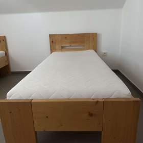 Fotka k inzerátu Smrková postel / 19309787
