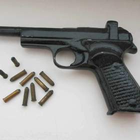 Fotka k inzerátu Pistole ww2 / 19893596