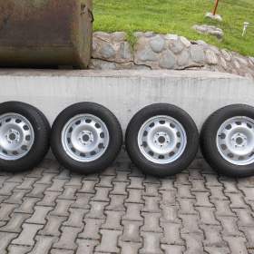 Prodám 4 ks zimní pneu 215/65 R16 na plechovém disku / 19950766