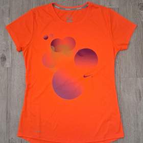 Fotka k inzerátu Dámské funkční tričko zn. Nike vel. M  / 17717404