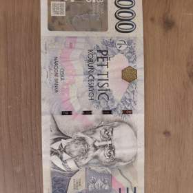 Foto inzerátu 5000 Kč s přítiskem ČNB (2026) – nízké číslo vzácné řady B a řady N stav UNC