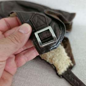 Foto inzerátu Stará kožená letecká / motoristická kukla s kožíškem