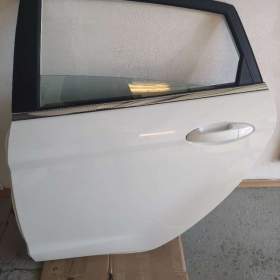 Fotka k inzerátu Levé zadní dveře Ford Fiesta MK 7 LIFT 13- bílé / 19162814