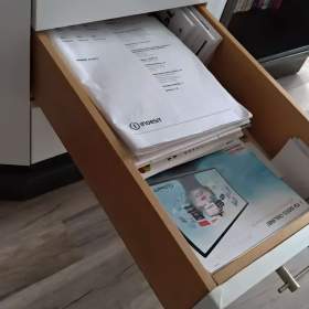 Foto inzerátu Skříň/ vitrína se šuplíky