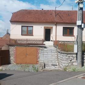 Prodám rodinný dům v Březině u Křtin s garáží, studnou a pozemkem 345 m² / 19962361