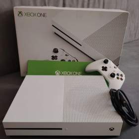 Fotka k inzerátu Konzole Xbox One 1 TB pevný disk orginální krabice, jak nový  / 19963356