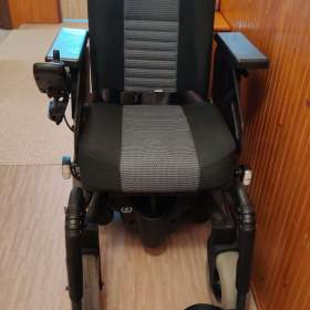 Foto inzerátu Elektrický invalidní vozík Quantum R.4000