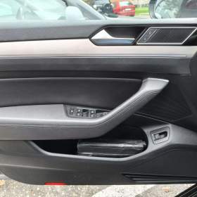 Foto inzerátu Volkswagen Passat Variant 2.0 TDI 140kW Highline