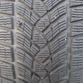PRODÁM ZIMNÍ PNEU 275/50R20 GOODYEAR UG. P.+ 113V 2x / 19964383