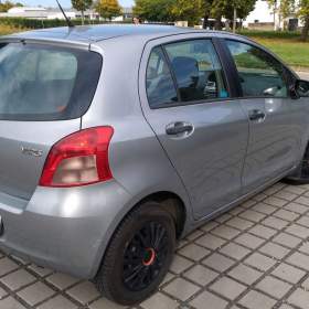 Foto inzerátu Prodám Toyota Yaris 1.0 51Kw benzín, r.2006, nová v ČR.