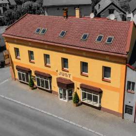 Foto inzerátu Celý třípodlažní dům v Příboře – byt 4+kk a pronajatá komerční část