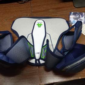 Foto inzerátu Reebok NHL - hokejový chránič ramen