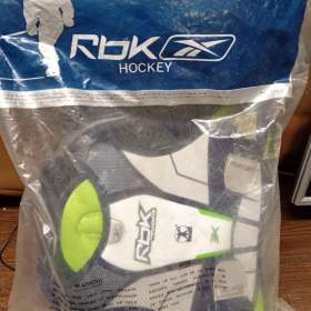 Foto inzerátu Reebok NHL - hokejový chránič ramen