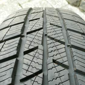 Foto inzerátu Dvě zimní pneu Barum 215/65 R16