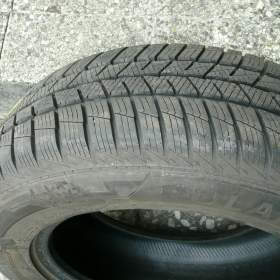 Foto inzerátu Dvě zimní pneu Barum 215/65 R16
