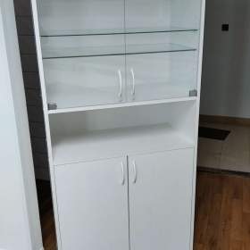 Foto inzerátu nábytek poloprosklená knihovna