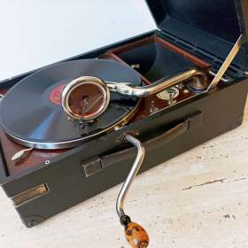 Foto inzerátu Gramofon na kliku His Master’s Voice Model HMV 101