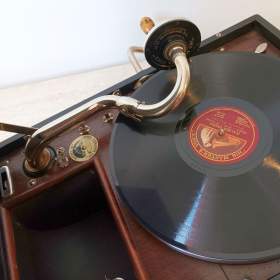 Foto inzerátu Gramofon na kliku His Master’s Voice Model HMV 101
