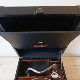 Foto inzerátu Gramofon na kliku His Master’s Voice Model HMV 101