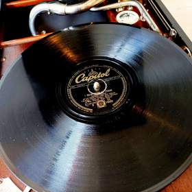 Foto inzerátu Gramofon na kliku His Master’s Voice Model HMV 101