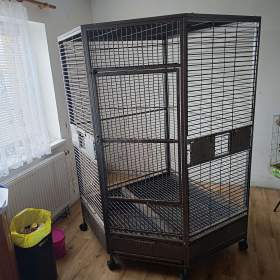 Foto inzerátu Rohová Klec pro velkého papouška