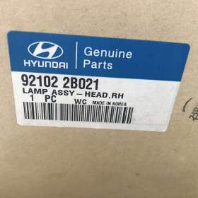 Foto inzerátu Pravý přední světlomet 921022B021 Hyundai Santa Fe