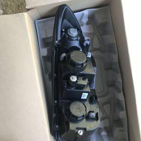 Foto inzerátu Pravý přední světlomet 921022B021 Hyundai Santa Fe