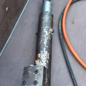 Foto inzerátu Hydraulická pumpa s ventilem a jednočinnou pístnicí