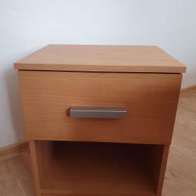 Foto inzerátu Šatní skříň+noční stolek