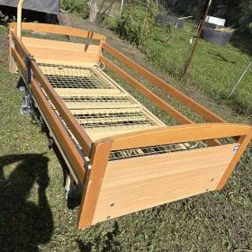 Foto inzerátu Elektrická polohovací postel (invalidní)