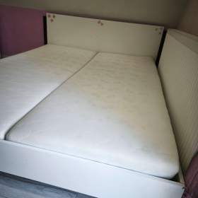 Fotka k inzerátu Postel 160x200 s matrací a roštem / 19122232
