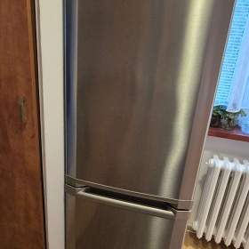 Foto inzerátu Kombinovaná úzká lednice Beko CSA29023 silver