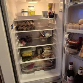 Foto inzerátu Kombinovaná úzká lednice Beko CSA29023 silver