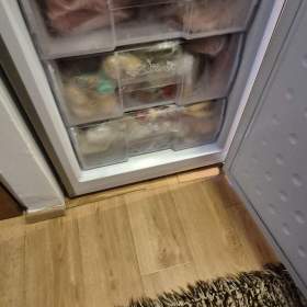 Foto inzerátu Kombinovaná úzká lednice Beko CSA29023 silver