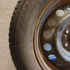 Foto inzerátu Kompletní zimní sada Suzuki S-Cross / Vitara 215/60 R16 – originál TPMS + poklice