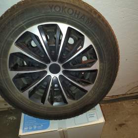 Foto inzerátu Kompletní zimní sada Suzuki S-Cross / Vitara 215/60 R16 – originál TPMS + poklice
