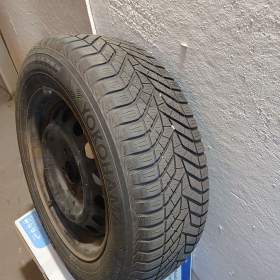 Foto inzerátu Kompletní zimní sada Suzuki S-Cross / Vitara 215/60 R16 – originál TPMS + poklice