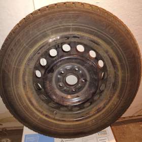 Foto inzerátu Kompletní zimní sada Suzuki S-Cross / Vitara 215/60 R16 – originál TPMS + poklice