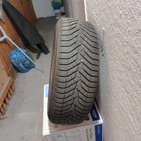 Foto inzerátu Kompletní zimní sada Suzuki S-Cross / Vitara 215/60 R16 – originál TPMS + poklice