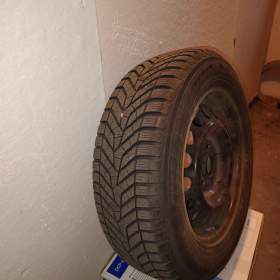 Foto inzerátu Kompletní zimní sada Suzuki S-Cross / Vitara 215/60 R16 – originál TPMS + poklice
