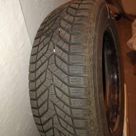 Foto inzerátu Kompletní zimní sada Suzuki S-Cross / Vitara 215/60 R16 – originál TPMS + poklice