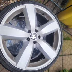 Foto inzerátu Prodám Alu kola DEZENT 20 5x108 s letními pneu 245/30 R20 
