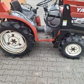 Foto inzerátu Malotraktor Yanmar AF17 s nakladačem 17 HP, 4x4