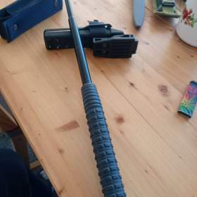 Foto inzerátu Teleskopický obušek originál policie - kalený . 23