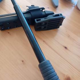 Foto inzerátu Teleskopický obušek originál policie - kalený . 23