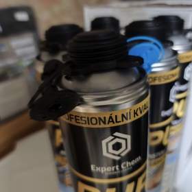Foto inzerátu Termoizolační PUR stříkaná pěna 750ml